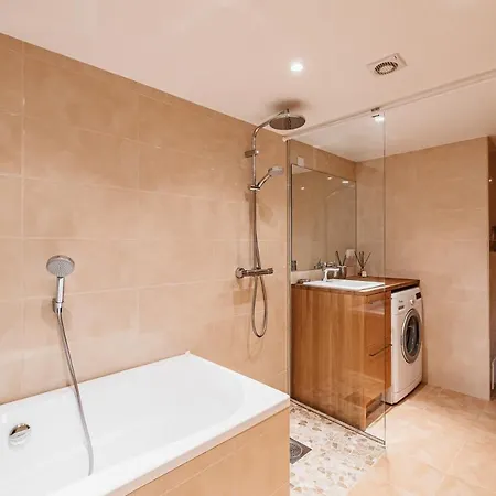 Airhome - Palm Tree Penthouse Tallin